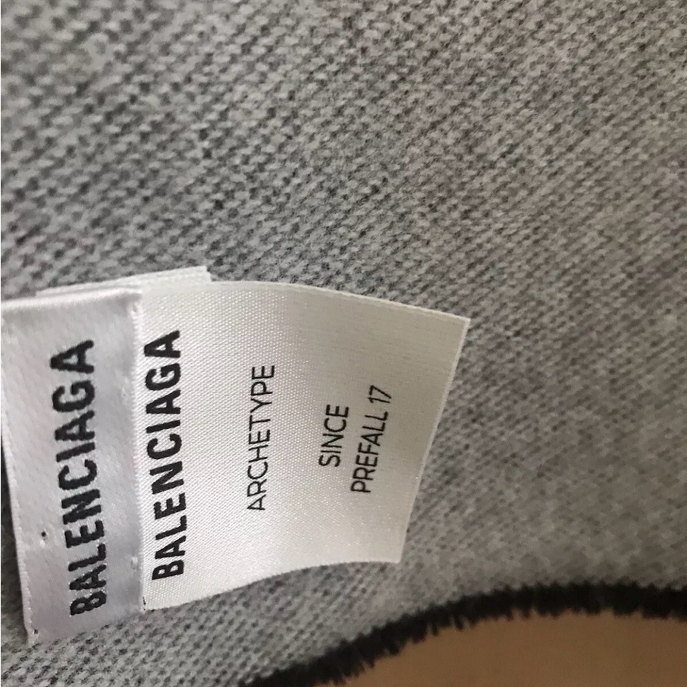 Balenciaga cashmere/wool black and gray logo scarf - Picture 10 of 12